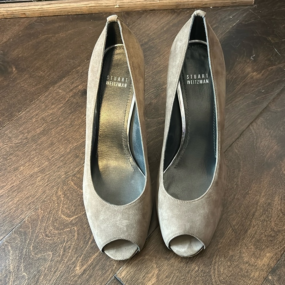 Stuart Weitzman 9.5 Suede Peeptoe Pumps Gorgeous! Excellent Preloved Condition.
